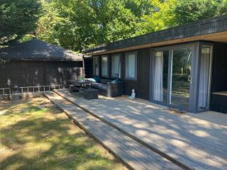 Splendid, spacious 7 Bedroom holiday home with Hot Tub - Isle of Wight - 3