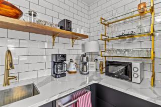 Gower Flat 2 Bed AC with Patio, Signal Hill View - 1