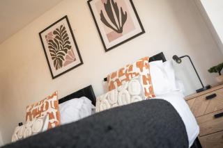 Cosy Modern Home-Garden Oasis, Peaceful & Central - 4