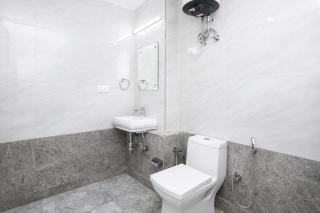 Hotel Moon Taj Near Yashobhoomi Convention Centre - 4