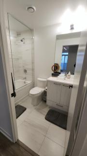 Cozy Urban 1 Bedroom Suite, Stylish Comfort in Vaughan - 8