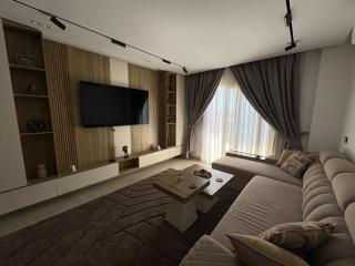 Modern Luxury 2BR with Rooftop Infinity Pool - 0