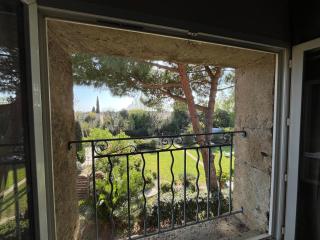 Appartement 70 m2,3 personnes,2 chambres,2 lits en 160, près de tout à pied, piscine de la propriété, parking - 3