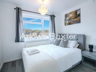 Bright 2BR Terrace in Basildon, Garden and Amenities - 9