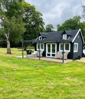 Scandi style Cabin in large garden beautiful views - 7