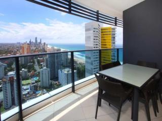 3BR Broadbeach Skyhome with Ocean Views - 6