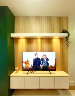Cozy MOA Staycation Pool View plus Netflix and Walk to Mall - 8