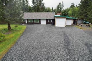 The Ten Mile House – Walk to Beach + Boat Parking - 6