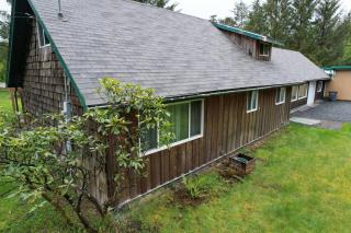 The Ten Mile House – Walk to Beach + Boat Parking - 1