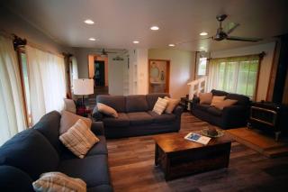 The Ten Mile House – Walk to Beach + Boat Parking - 5