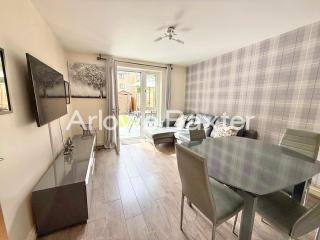 Modern 4BR Home in Grays - 8