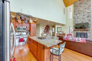 On 80 Acres! Rural Sunset Lodge in Hot Springs - 1