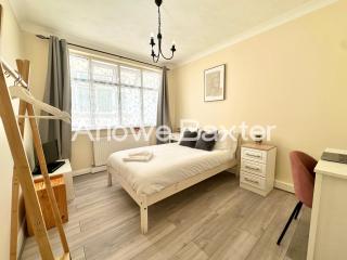 Spacious 2BR Flat in Harold Wood - 7
