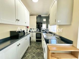 Spacious 2BR Flat in Harold Wood - 6