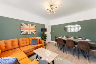 Stylish 5 Bed Home in Forest Hill by Amber Stays, Perfect for Business & Contractors Sleeps 16! - 2