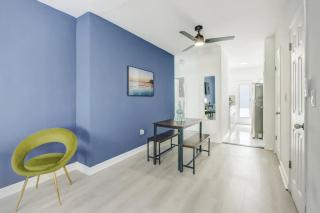 Miami Beach 1BR Apt with 3 Queens & Workspace - 9
