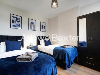 Watford Large 5BR Home - Contractors & Families - 8