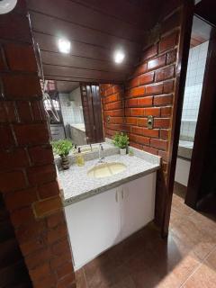 Casa maravilhosa em condomínio - 8 pessoas - 4