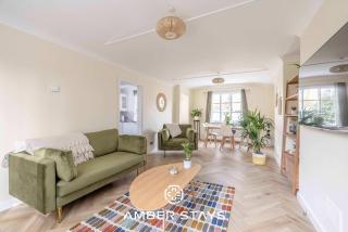 Cosy 3 Bed Cottage in Windsor, Perfect for Small Families & Couples, Sleeps 5 - 0