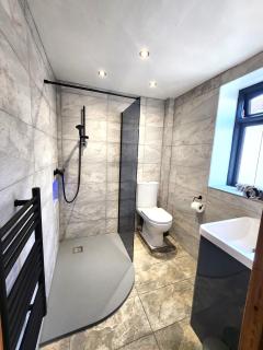 AnchorageWells King Room-Only or the Entire Cottage for 8 with 4 King Ensuite Rooms - 1