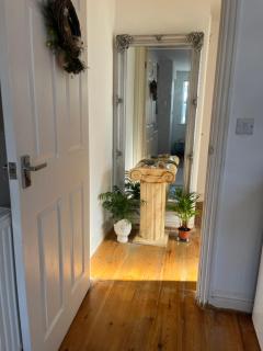 Stylish flat with parking close to many beautiful Cornish beaches - 3