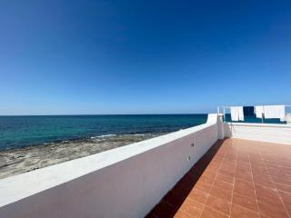 SeaSide Paradise - Seafront Terrace Apartment by BariHouses - 1