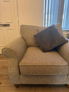 Modern 3 Bedroom Home, Parking, 10 mins to City - 0