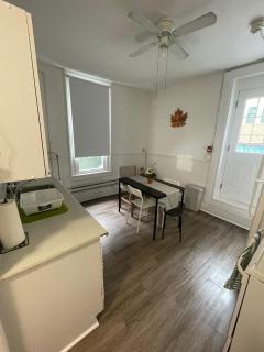 Downtown Yonge & Dundas Suite For Large Family Group - Private Washroom-Free Wifi-Self Chekin - 6