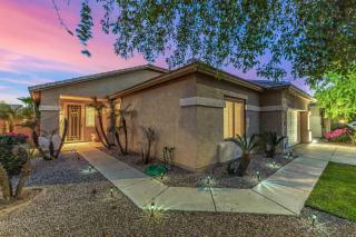 Pet-Friendly 4BR Oasis - Heated Pool Firepit & BBQ - 6