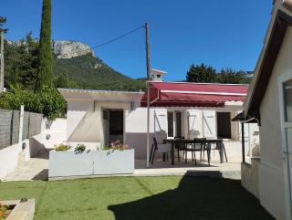 Petite maison avec jardin - 0