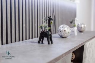 The Royal Suite 1BR Apartment Near Etihad Stadium & Coop Live - 4
