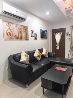 2BR spacious Townhouse Near SM Clark & Airport - 9