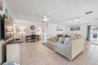 Coastal 3BR Home Minutes from Anna Maria Island - 2