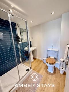 Four Counties Cottage in Collyweston by Amber Stays, Perfect for Getaways with Free Parking - 3