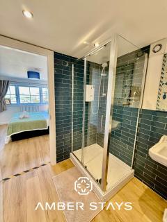 Four Counties Cottage in Collyweston by Amber Stays, Perfect for Getaways with Free Parking - 1