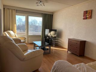 Tilava 2 makuuhuoneen asunto 77 m2 lähellä keskustaa ilmainen pysäköinti - 7