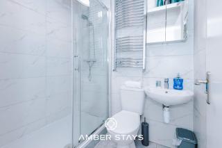 Spacious 4 Bed House in Birmingham City Centre, Ideal for long term with Free Parking! - 2