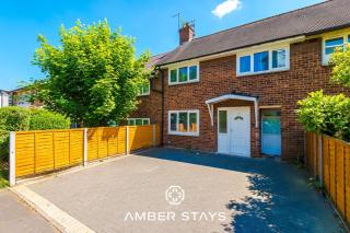 Spacious 4 Bed House in Birmingham City Centre, Ideal for long term with Free Parking! - 1