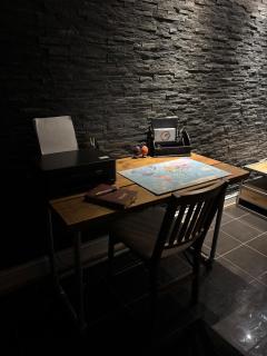 The Moon Stylish Cosy Apartment Near Pontypool - 4