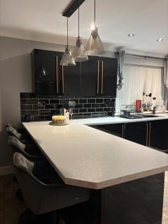 The Moon Stylish Cosy Apartment Near Pontypool - 3