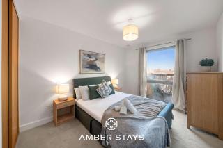Spacious 1 Bed in Canning Town by Amber Stays, Perfect for Long Term Stays, Sleeps 2 - 8