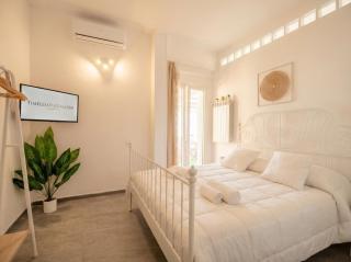 CarmenLeo-Central Accommodation with Patio - 9