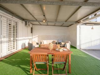 CarmenLeo-Central Accommodation with Patio - 6
