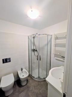 Back in Tide , frontal sea view window, no AC, Pet friendly - 8
