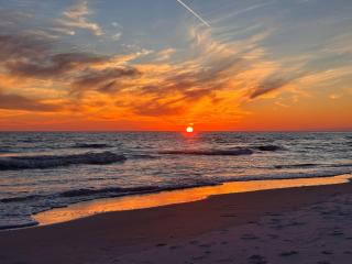 Renovated Steps to the Beach Pickleball Pool BBQ Grills Sleeps 6 Pier Park & 30A - 2