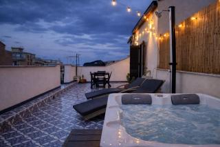 Zisa Top Romantic Terrace & Private outdoor Jacuzzi - 4