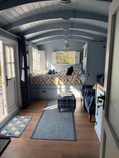 Bluebell Shepherd's Hut - 4