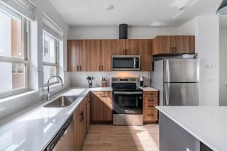 Landing Beautiful 3BD Clubhouse Gym - 9