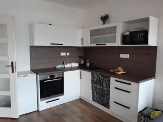 Slnečný apartmán pri stanici - 4