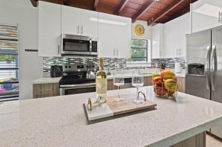 Industrial Chic 3BR Home near Downtown FTL - 6